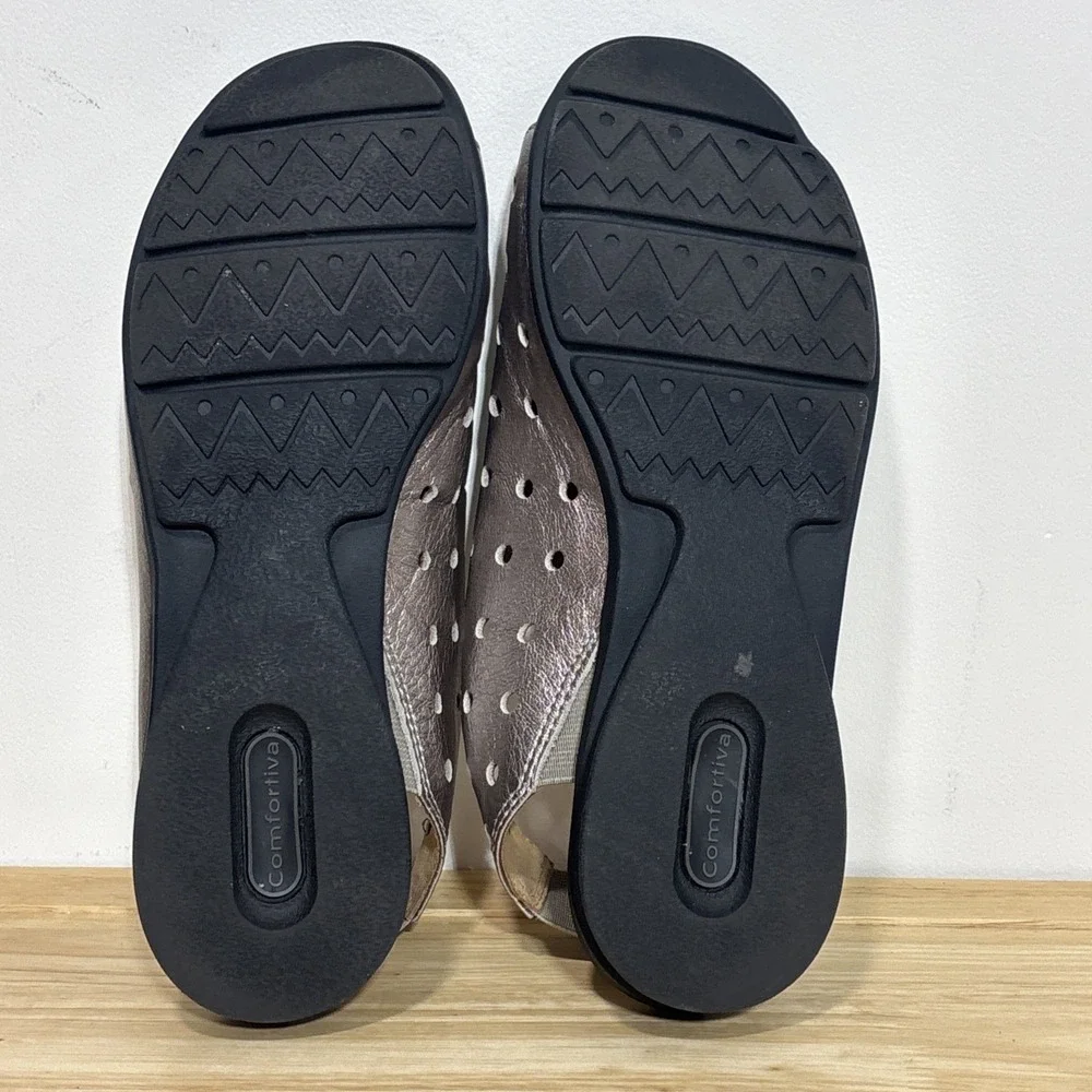 Comfortiva Petal Sandals 7.5‎ W Wide Silver Metallic Perforated Leather Wedge